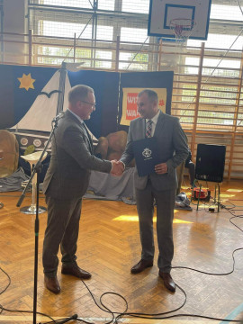Nagrody burmistrza Brzeska dla nauczycieli