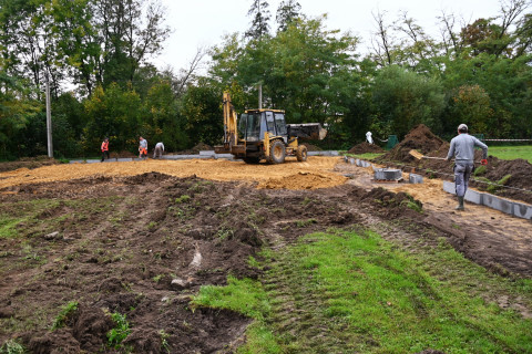 Budowa boiska w Jadownikach