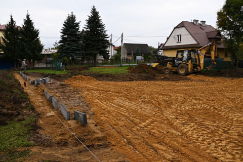 Budowa boiska w Jadownikach