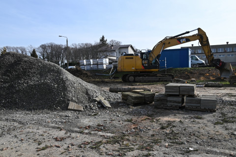 Miasteczko coraz bliżej