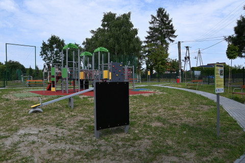 JASIEŃ.  Nowoczesny plac zabaw