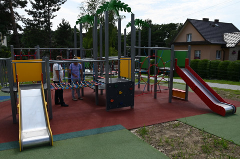 JASIEŃ.  Nowoczesny plac zabaw