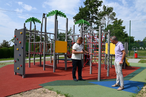 JASIEŃ.  Nowoczesny plac zabaw