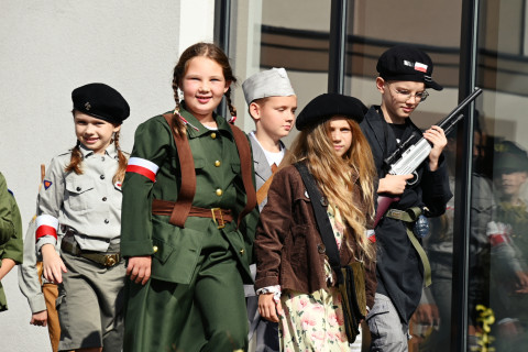 SP 3 Brzesko. Odsłonięcie muralu