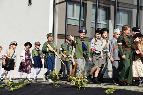 SP 3 Brzesko. Odsłonięcie muralu