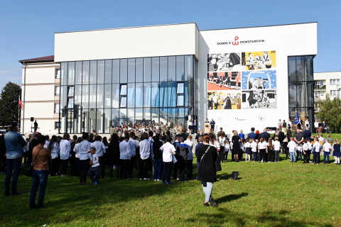 SP 3 Brzesko. Odsłonięcie muralu