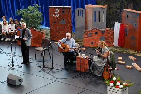 SP 3 Brzesko. Odsłonięcie muralu