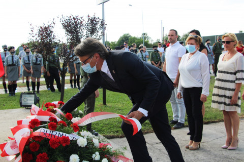 W hołdzie powstańcom