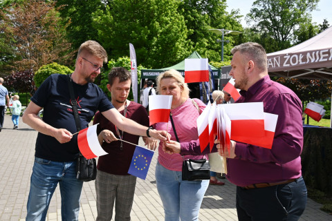 Obchody Dnia Flagi RP w Brzesku.