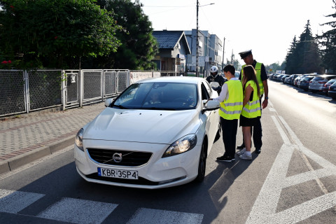 Zwalniam przed szkołą!