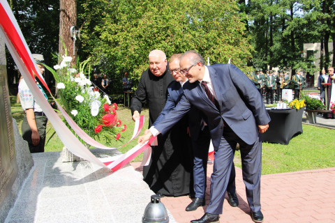 Wrześniowy hołd przed odnowionym pomnikiem