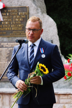 Wrześniowy hołd przed odnowionym pomnikiem