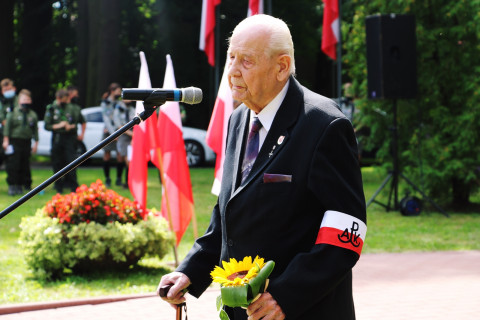 Wrześniowy hołd przed odnowionym pomnikiem