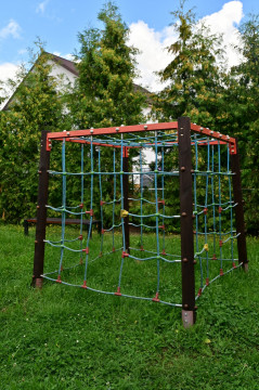 Kolorowo i bezpiecznie - plac zabaw w Sterkowcu