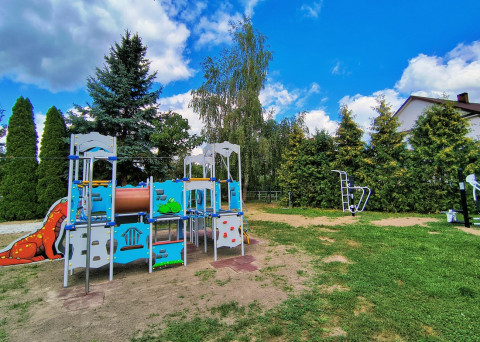 Kolorowo i bezpiecznie - plac zabaw w Sterkowcu