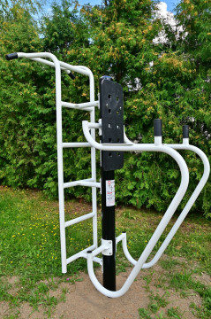 Kolorowo i bezpiecznie - plac zabaw w Sterkowcu