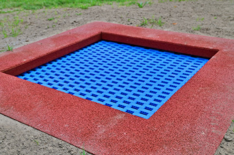 Kolorowo i bezpiecznie - plac zabaw w Sterkowcu