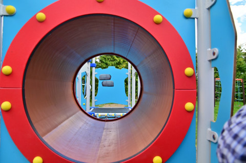 Kolorowo i bezpiecznie - plac zabaw w Sterkowcu