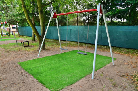 Kolorowo i bezpiecznie - plac zabaw w Sterkowcu