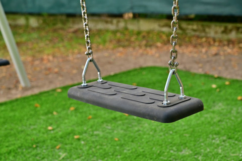 Kolorowo i bezpiecznie - plac zabaw w Sterkowcu