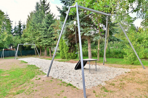 Kolorowo i bezpiecznie - plac zabaw w Sterkowcu