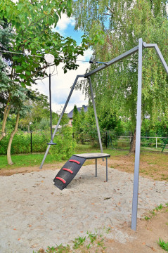 Kolorowo i bezpiecznie - plac zabaw w Sterkowcu