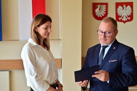 Nowi dyrektorzy, awanse oraz przekształcenia