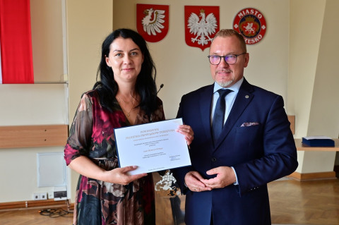 Nowi dyrektorzy, awanse oraz przekształcenia