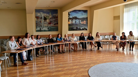 Nowi dyrektorzy, awanse oraz przekształcenia