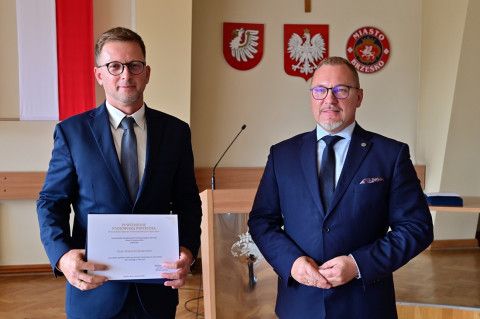 Nowi dyrektorzy, awanse oraz przekształcenia