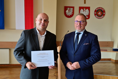 Nowi dyrektorzy, awanse oraz przekształcenia