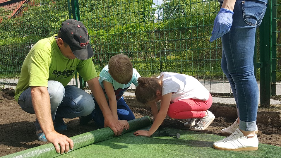 Dbają o przedszkole i plac zabaw