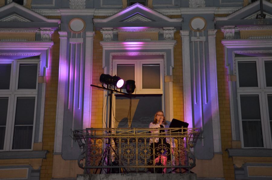 Zaśpiewali na balkonie