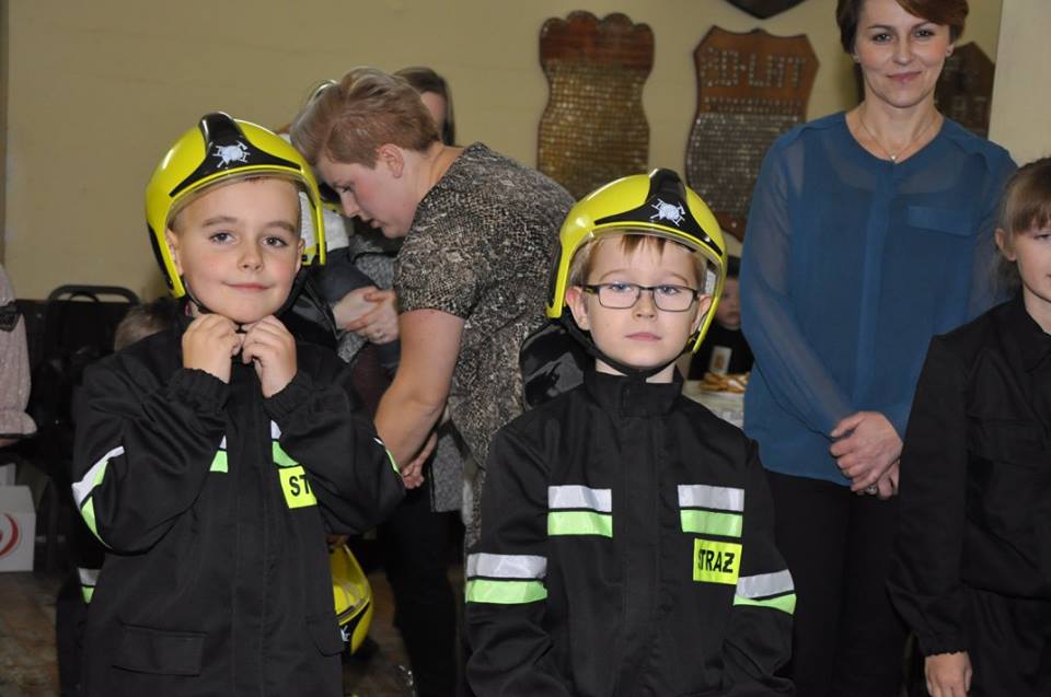 Mundury dla małych strażaków