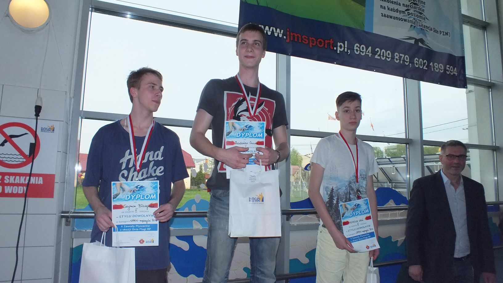 Zawody pływackie z okazji Dnia Flagi 