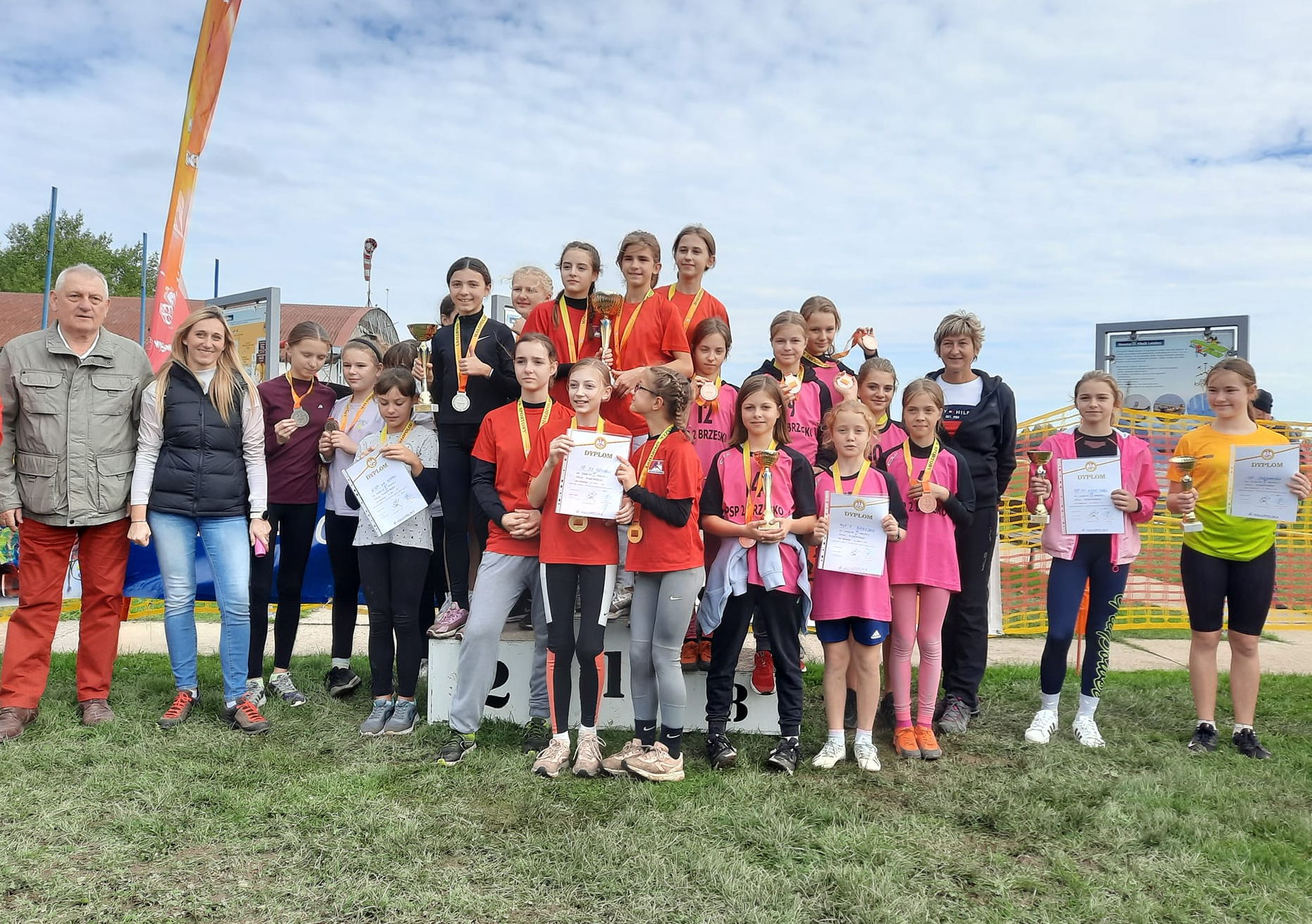 Biegaczki z „Dwójki” z brązowymi medalami