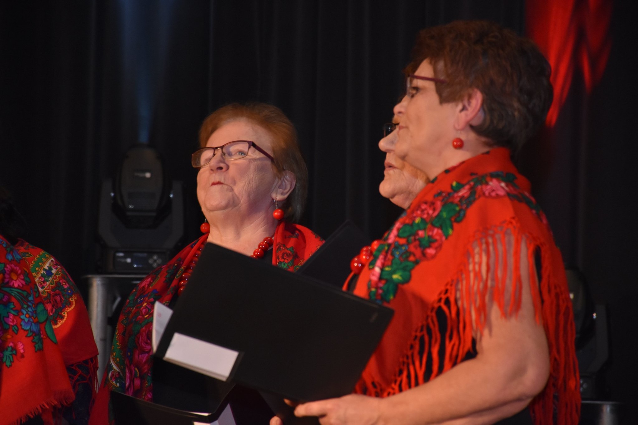 Patriotyczne śpiewanie w Jadownikach