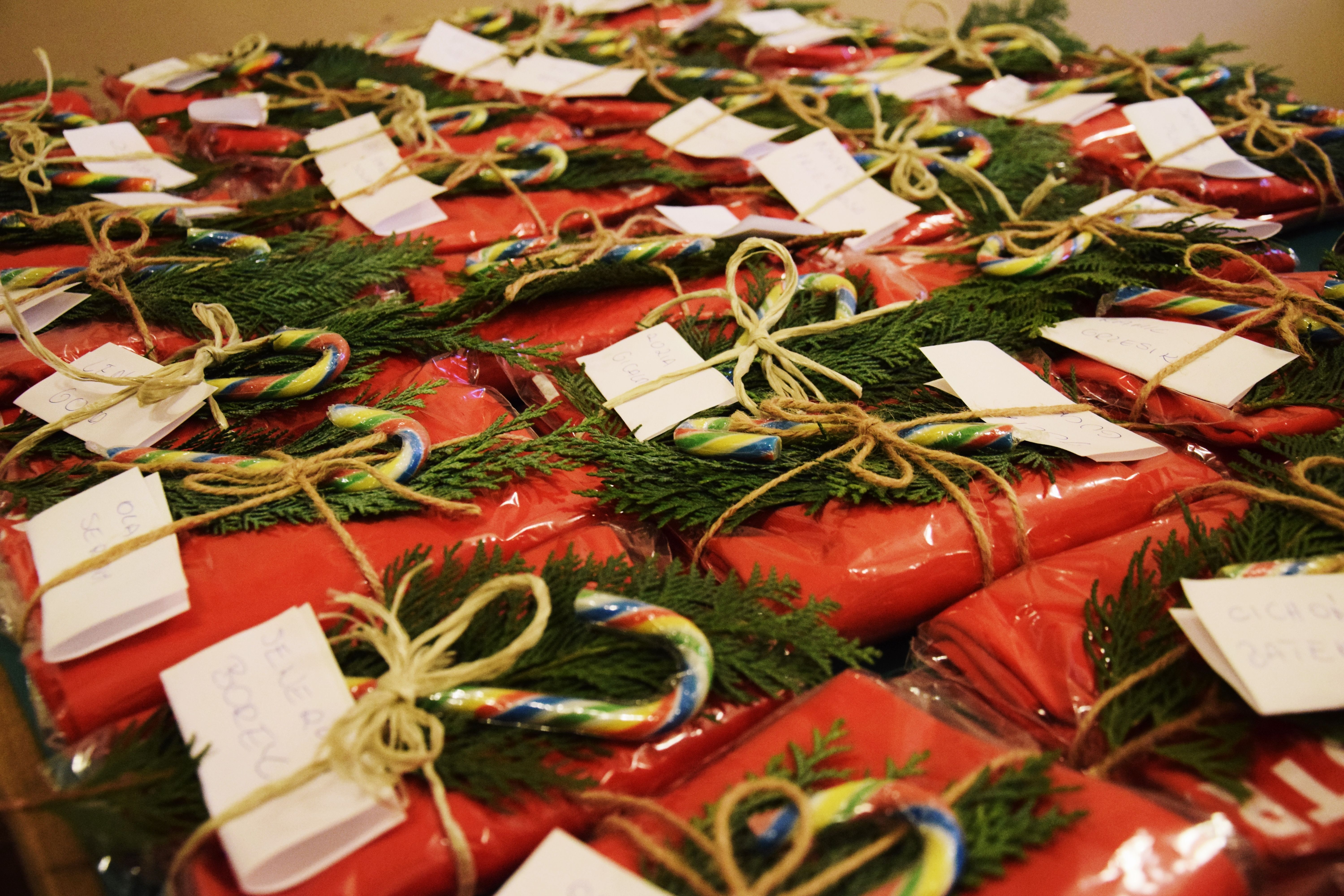 Dziecięca Drużyna Pożarnicza  obdarowana prezentami