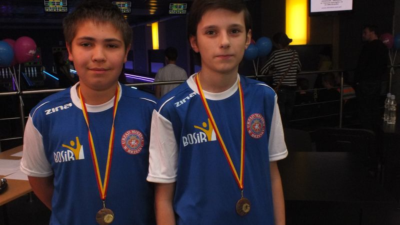 Kręglarze z medalami