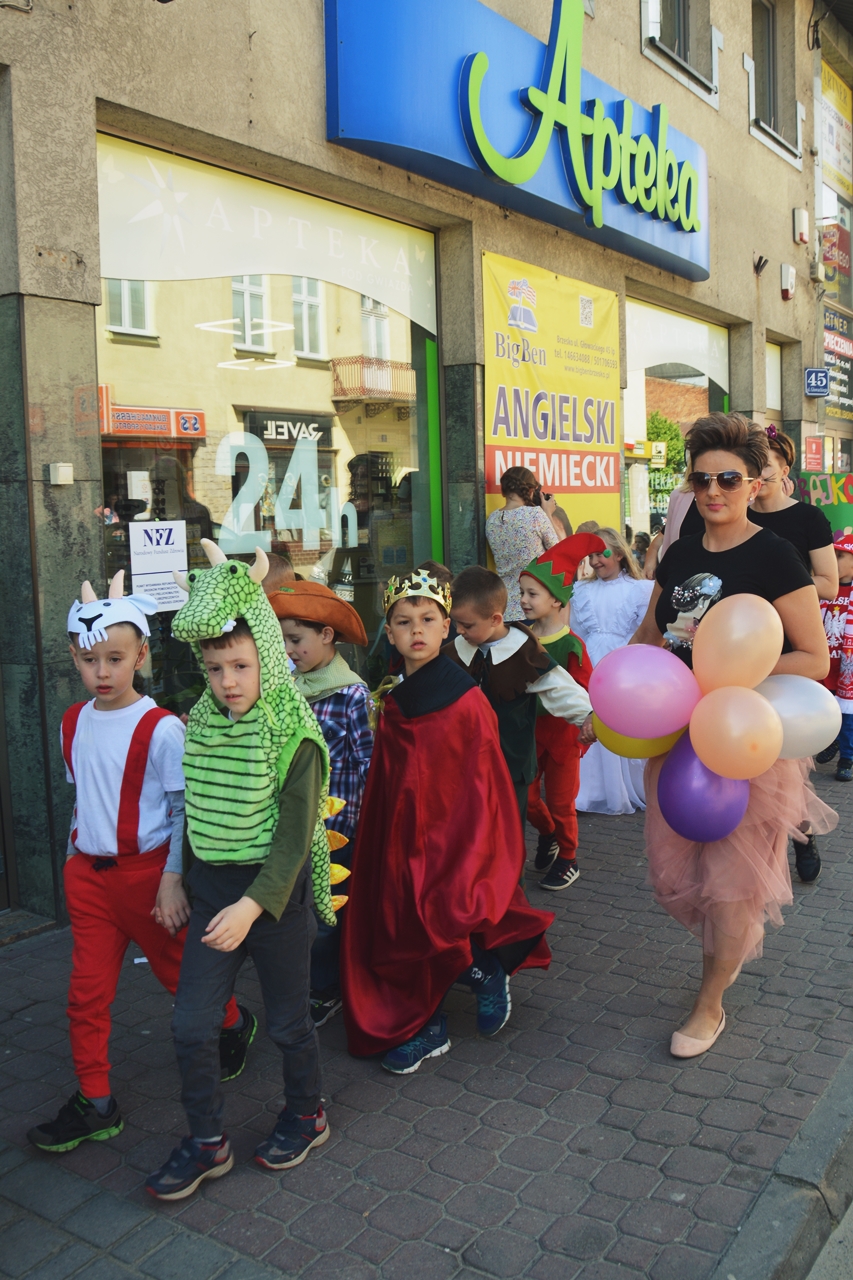 Bajkowy korowód przeszedł ulicami Brzeska