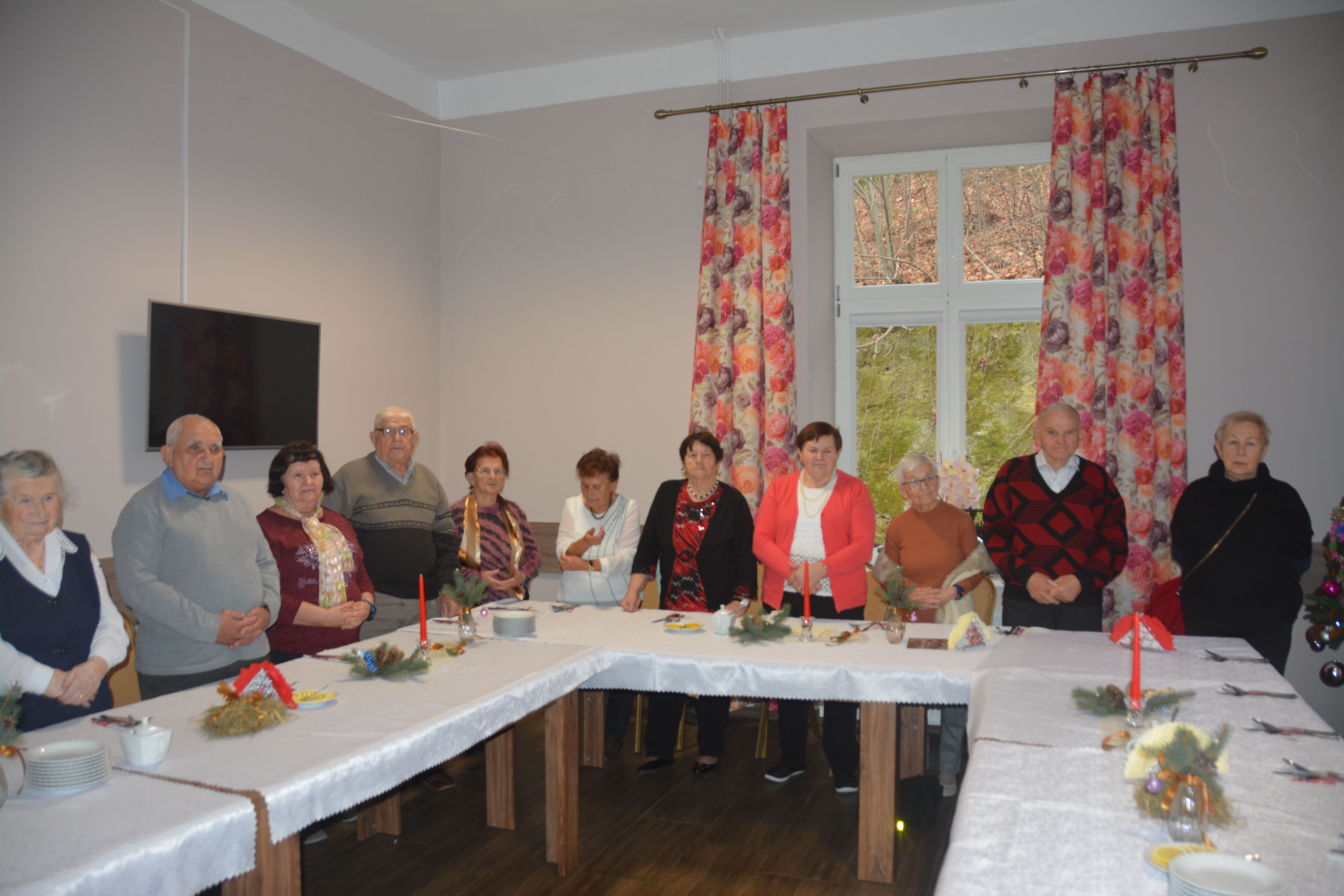 Burmistrz z opłatkiem u seniorów