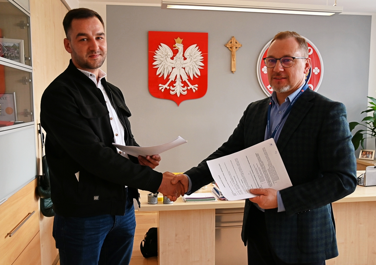 Umowa w sprawie chodnika przy Piastowskiej