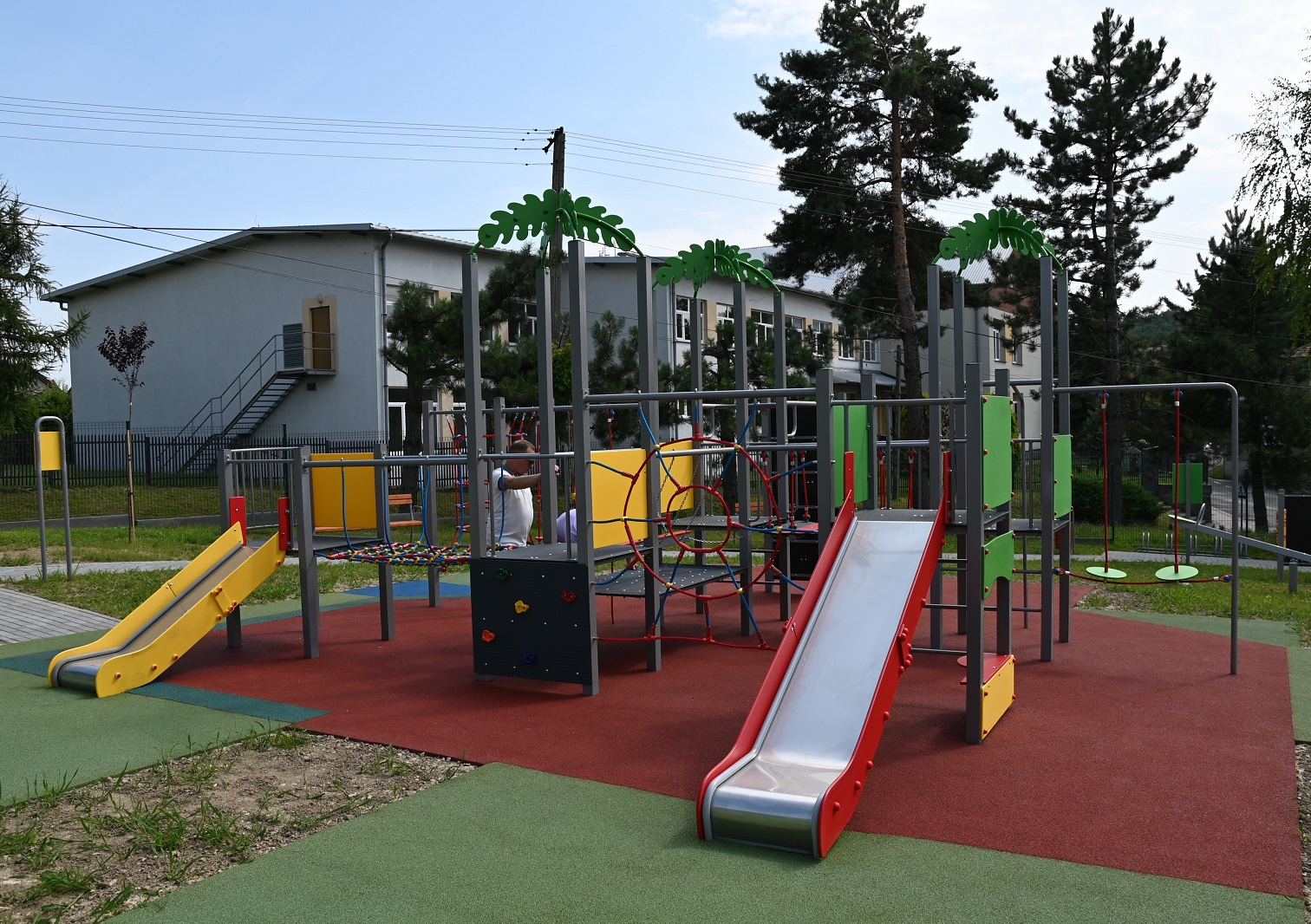 JASIEŃ.  Nowoczesny plac zabaw