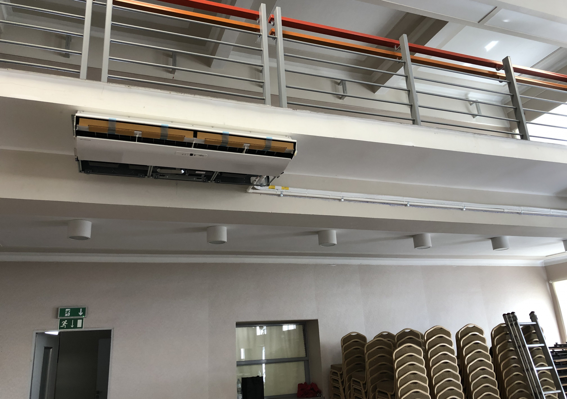 Klimatyzacja na sali Domu Ludowego w Jadownikach