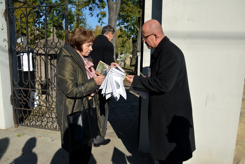 Kwesta na cmentarzu parafialnym