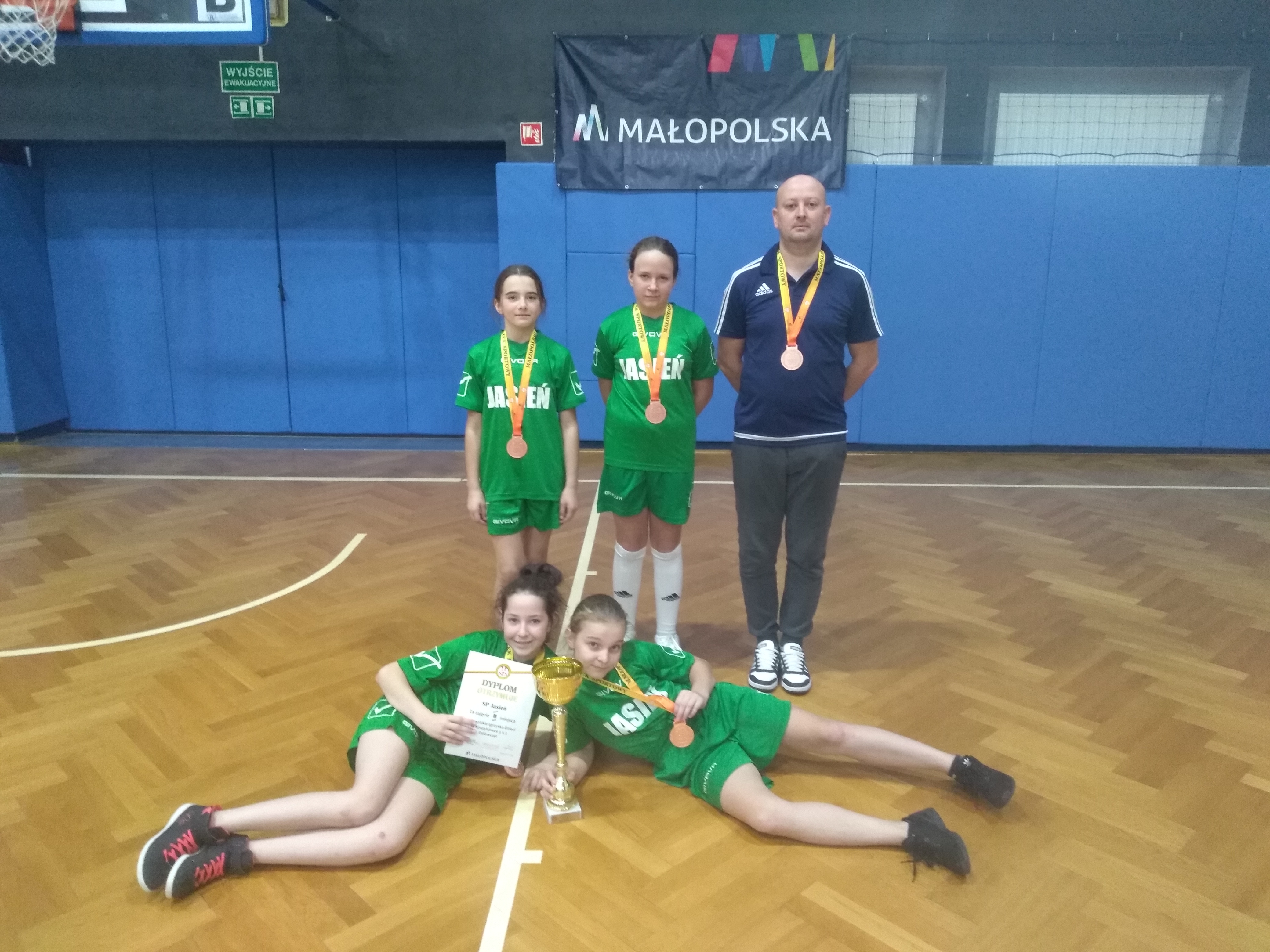 Sukces koszykarek z MOKRZYSK I JASIENIA