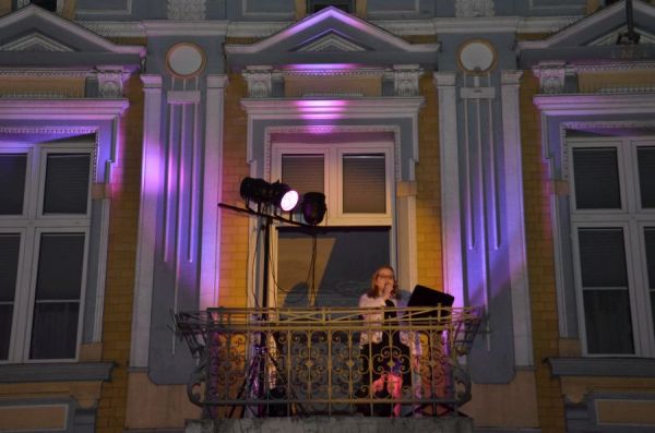 Zaśpiewali na balkonie