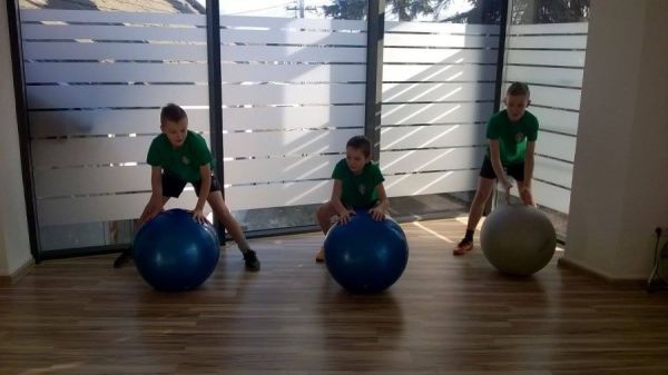 Ferie na sportowo z Okocimskim  i UKS Trójeczka