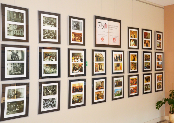 Wystawa na jubileusz 75-lecia biblioteki