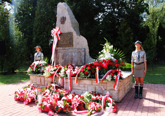 Wrześniowy hołd przed odnowionym pomnikiem
